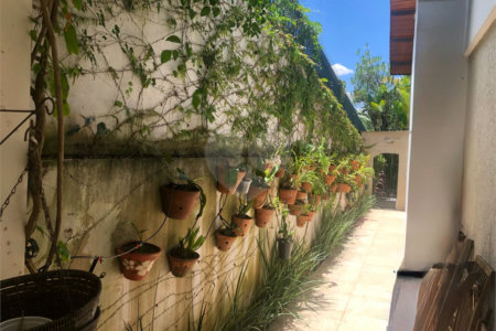 Sobrado à venda com 4 quartos, sendo 2 suítes, em Chácara Monte Alegre, São Paulo, SP