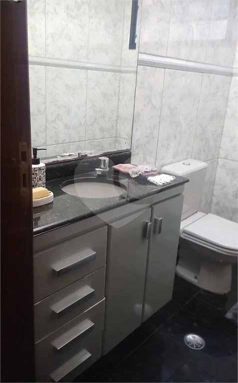 Sobrado de 242 m² com 3 Suítes e 4 Vagas de Garagem no Ipiranga