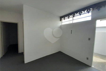 Casa Disponível para Venda ou Locação na Vila Nery – Ideal para Residência ou Comércio
