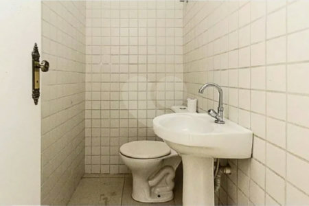 Sobrado à venda no Belenzinho de 208 m² com 6 dormitórios, 4 banheiros e 2 vagas