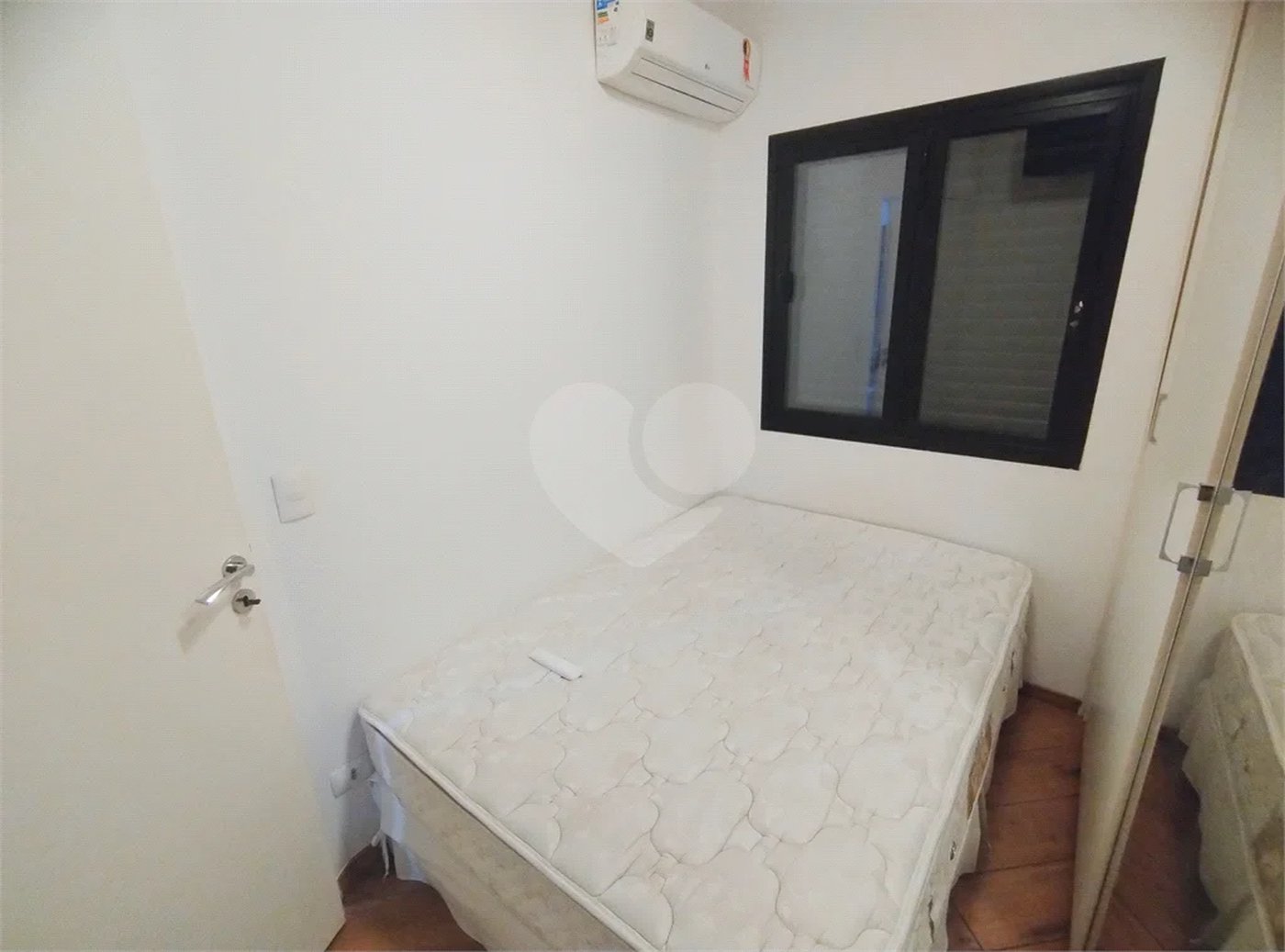 Apartamento mobiliado em Moema, - 1 quarto, sala e cozinha - 1 vaga