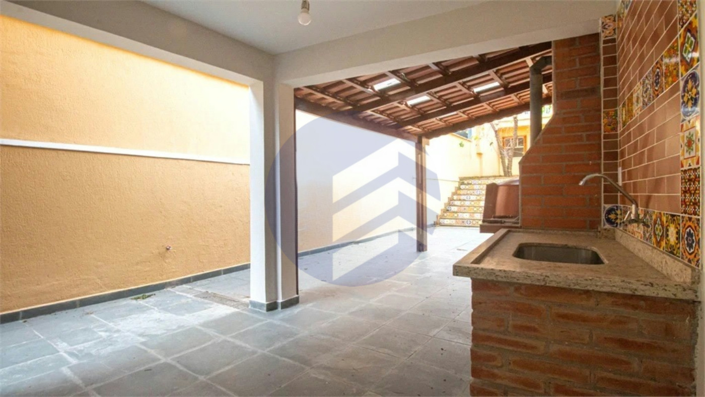 Sobrado à venda 240m² com 4 quartos, sendo 1 suíte, em Jardim Peri Peri a 650 metros do Metrô Vila Sônia