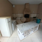 Apartamento no Condomínio Mont Vernon .