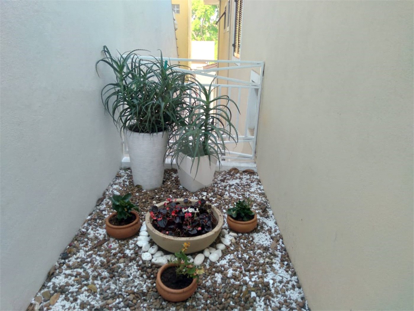Sobrado espaçoso e bem localizado