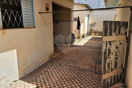 Casa Térrea com 3 dormitórios.
