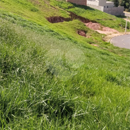 Terreno em condomínio fechado com 1.086 metros, pronto para construir, ampla área de lazer, aceita financiamento