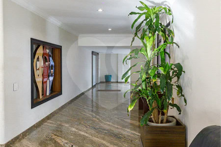 Apartamento de 149,51m2, 3 dormitórios, 1 suíte, toalete social, living 2 ambientes, 2 vagas fixas e lazer completo em Higienópolis.