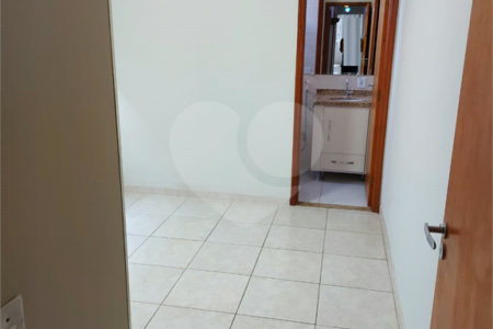 Casa Térrea com 2 dormitórios, sendo 1 suíte.