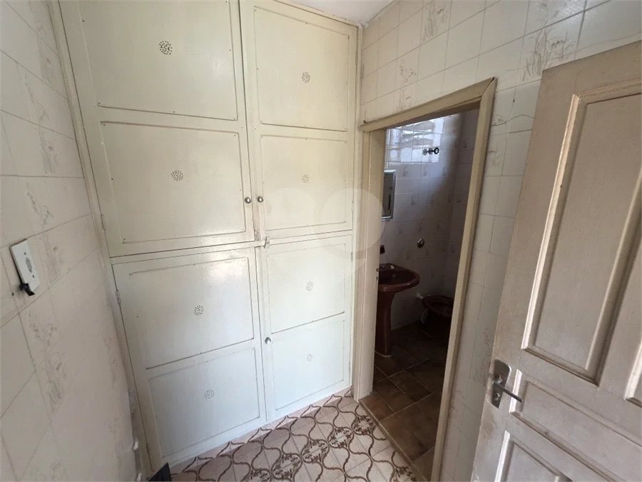 Casa térrea à venda com amplo quintal e grande potencial na Vila Nery