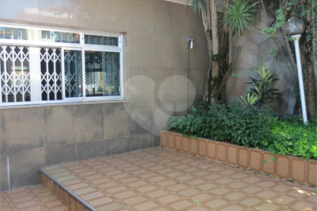 Casa térrea à venda na Saúde c/ 170m2 de construção - 3 Quartos/1 Suíte/4 Vagas na garagem