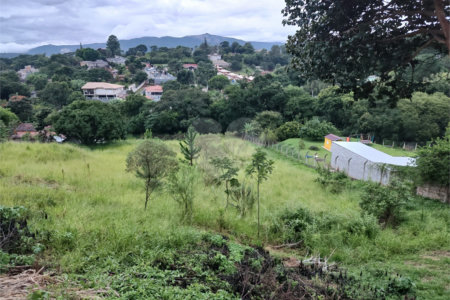 Terreno em Atibaia com 2.090 metros, ótimo para fazer chácara, excelente localização, aceita financiamento