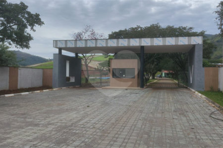 Terrenos de 300 metros em condomínio fechado e prontos para construir na região de Atibaia