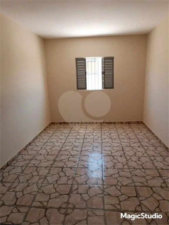 4 casas independentes em terreno de 245m² , à venda no Jardim Soares em Guainazes.