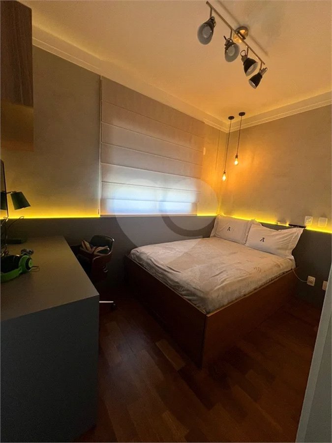 Apartamento em condomínio clube no Campo Belo