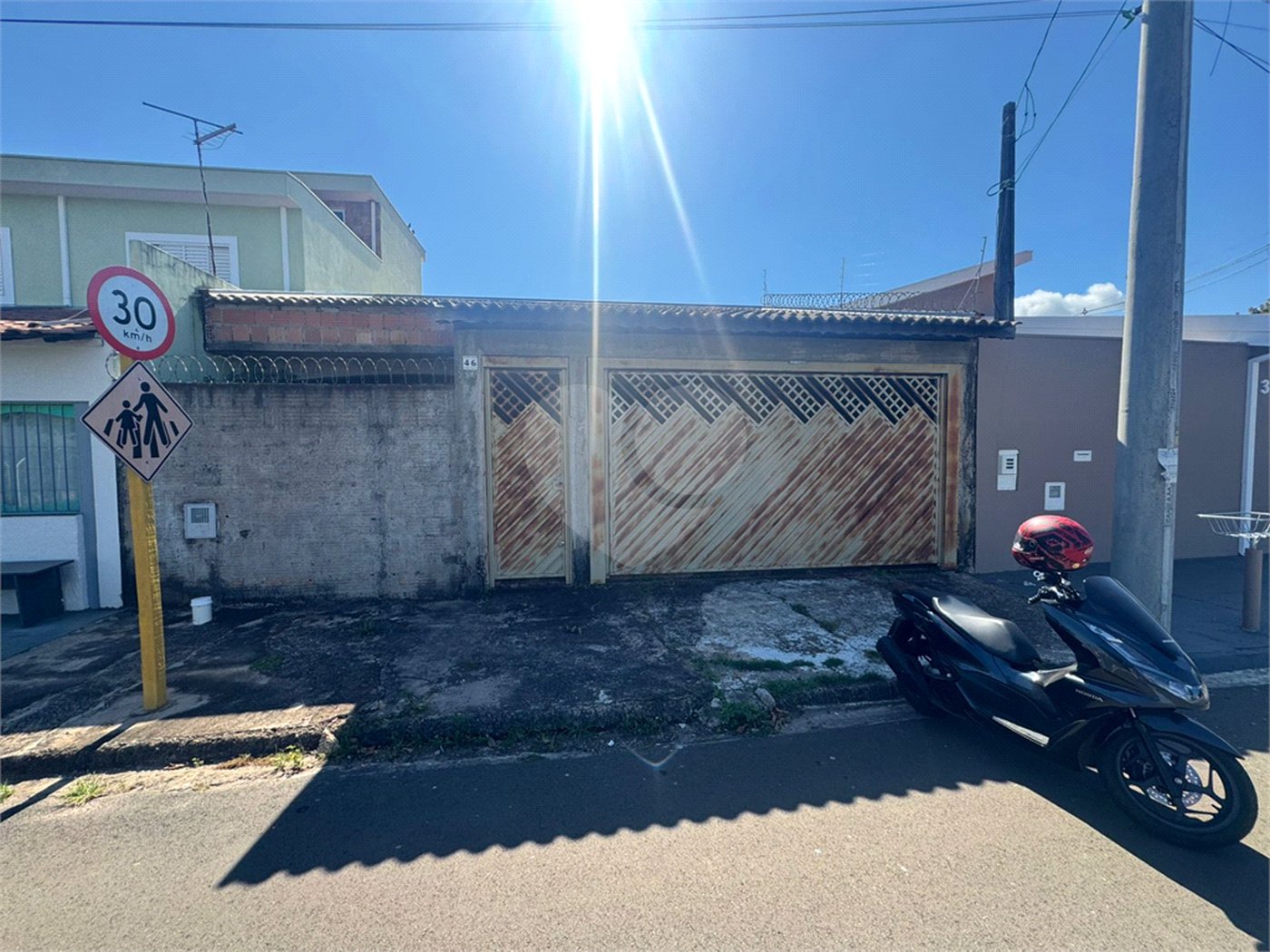 Casa á venda com 03 dormitórios, no residencial Itamarati em São Carlos.