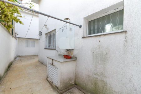 Casa Sobrado à venda com 342 m², 3 dormitórios, sendo 2 suítes, 4 vagas na Vila Mariana - São Paulo.
