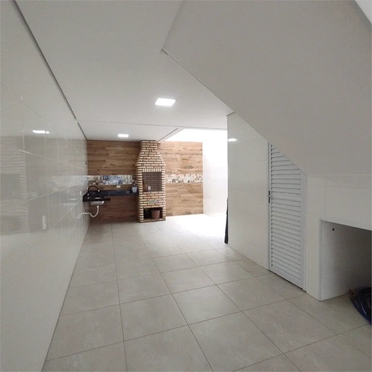 Sobrado à venda, 3 suítes, garagem, a 300 m do metrô Vila Matilde