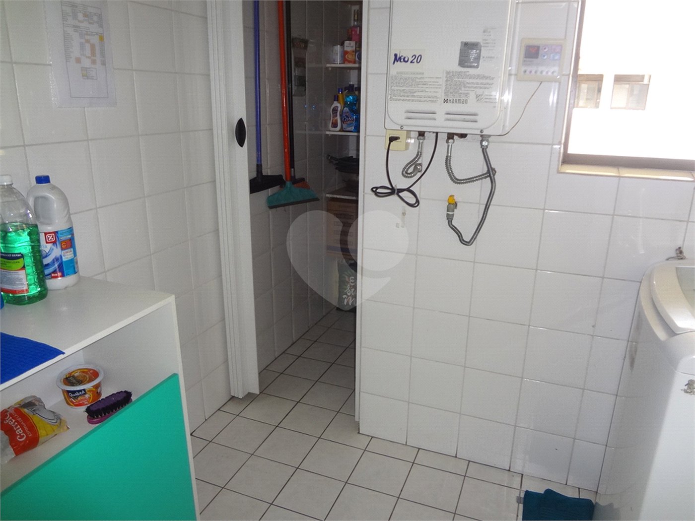 COBERTURA COM PISCINA E CHURRASQUEIRA NA CASA VERDE.