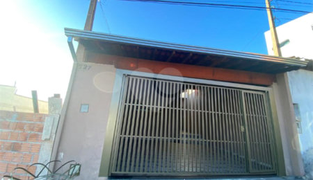 Casa à venda com 2 quartos em Jardim Medeiros, São Carlos, SP