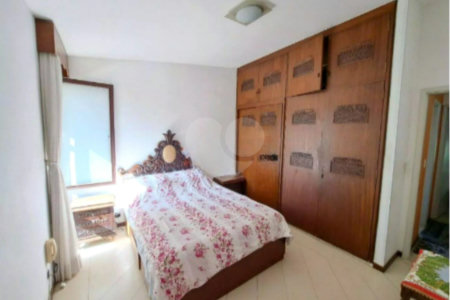 Sobrado com 112m² , 3 dormitórios , sendo 1 suíte , 3 vagas de garagem , à venda no Bosque da Saúde.