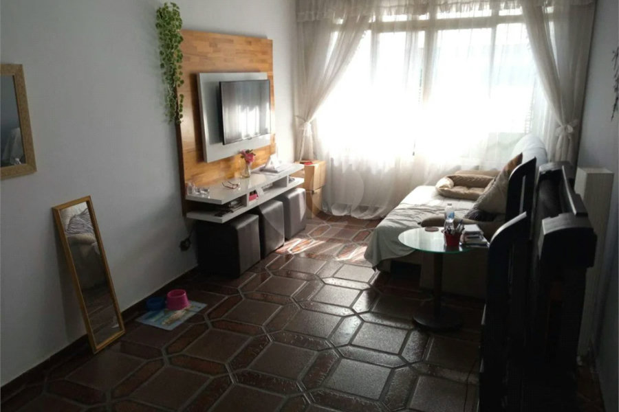 Ótimo sobrado, com amplo espaço interno (127m2), possuindo 03 dormitórios (01 suíte),