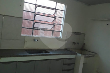 Casa térrea + Sala Comercial na Vila Prado.