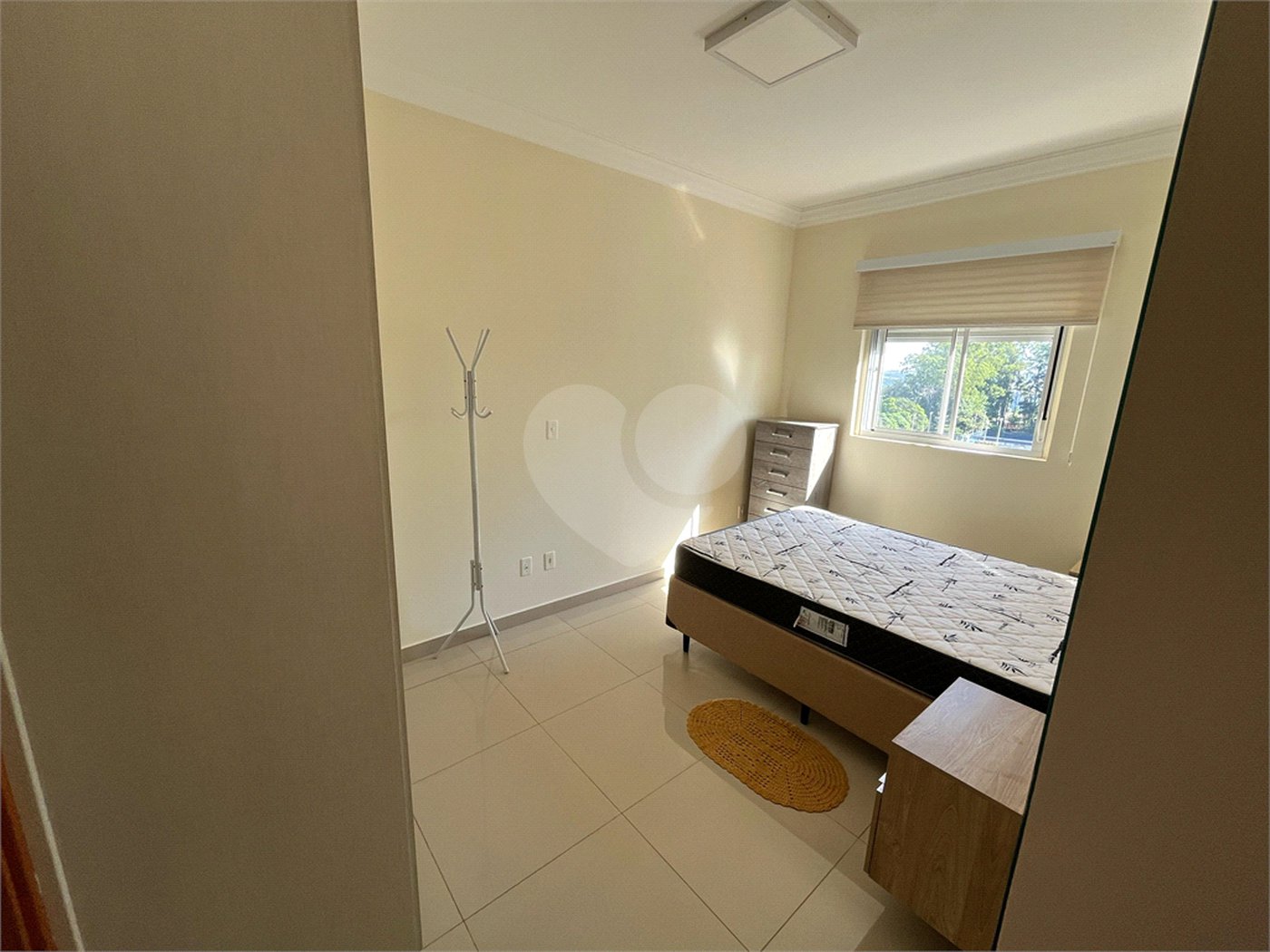 Apartamento mobiliado com 2 dormitórios sendo 1 suíte