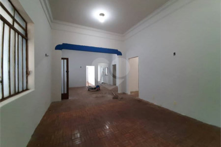 Casa Comercial no Centro.