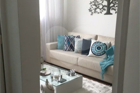 Apartamento com 2 quartos e 1 banheiro