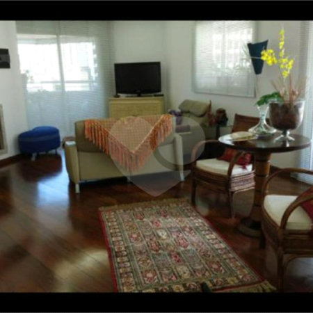 Apartamento à venda no Paraíso de 303m² com 4 suítes e 4 vagas.