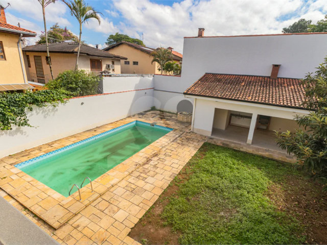 Sobrado à venda com 4 quartos, sendo 2 suítes,  em Interlagos, São Paulo, SP