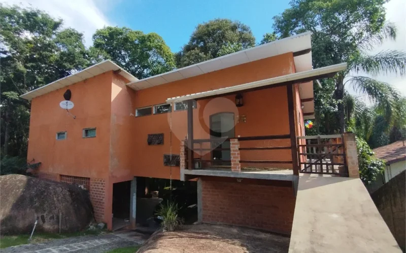 Chácara 3 Dormitórios, Suíte, Vaga. Mairiporã