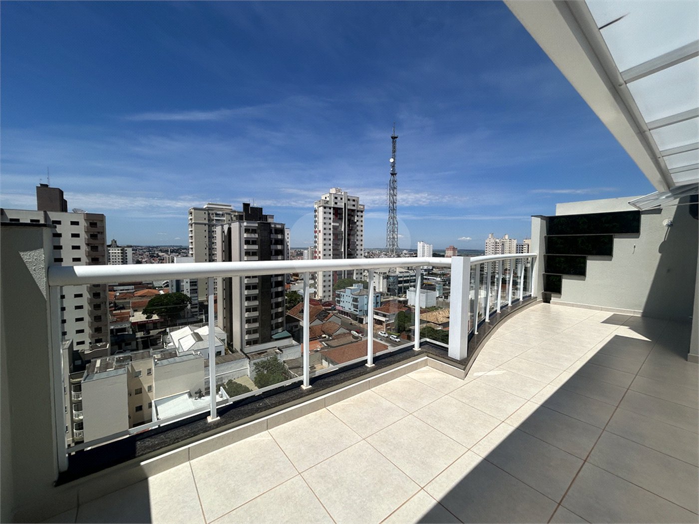 Cobertura de Alto Padrão no Centro de São Carlos – Sofisticação, Espaço e Conforto!