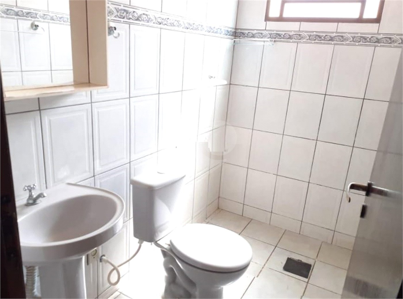Casa Térrea com 2 dormitórios.