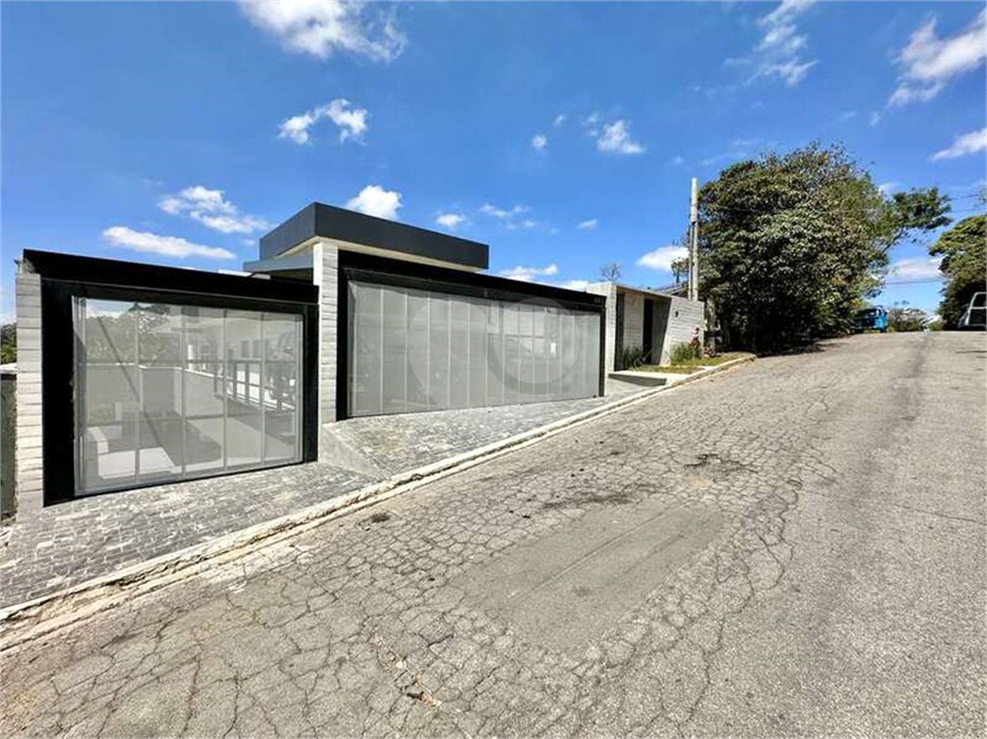 Casa Contemporânea e Mobiliada no Condomínio Palos Verdes – A Essência do Alto Padrão na Granja Viana – 7 suítes, 4 pavimentos com elevador