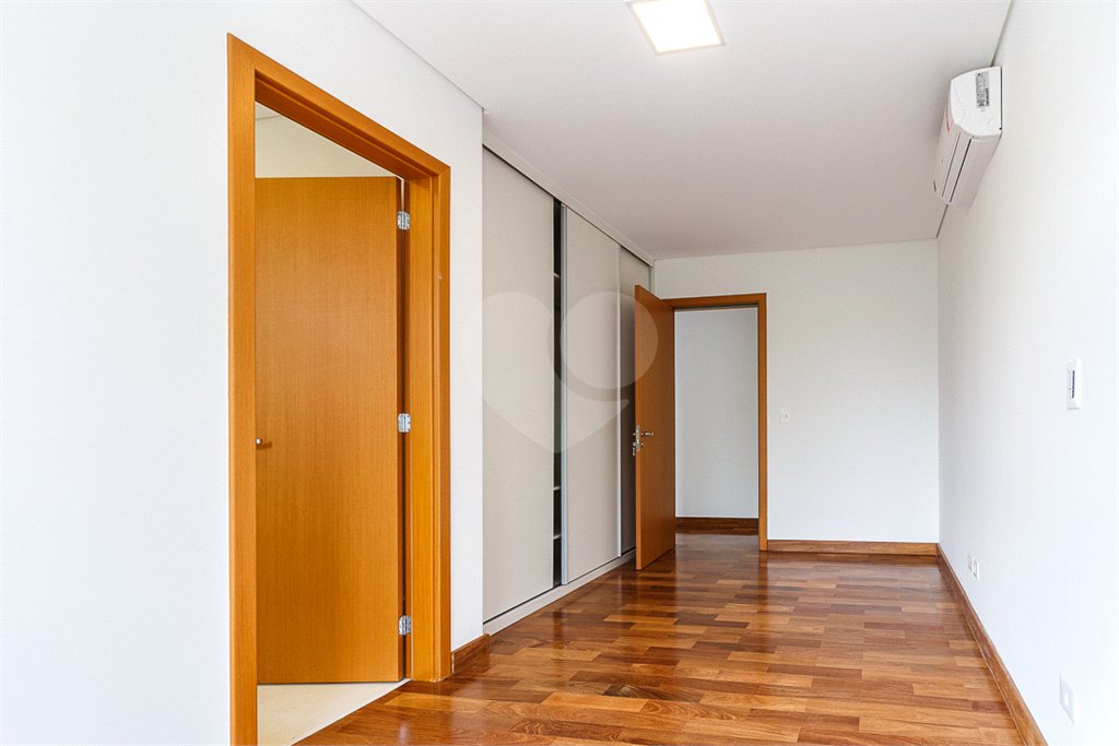 Casa à venda com 4 suítes no condomínio Villagio Quadrifolio, São Paulo - SP