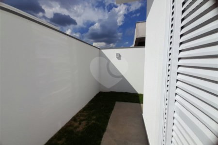 Belíssima Casa à Venda no Condomínio Damha IV