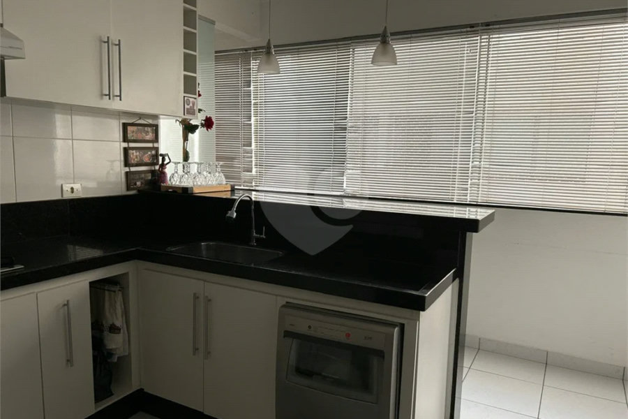 Apartamento amplo com 02 dormitórios, 01 suíte