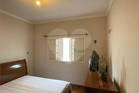 Casa térrea para venda no bairro Vila Xavier em Araraquara/SP.