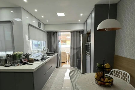 Apartamento de 100 m² à venda em Santo André, sem condomínio, com 2 quartos, 2 banheiros, móveis planejados, área gourmet e 1 vaga coberta e fixa. Excelente acabamento.