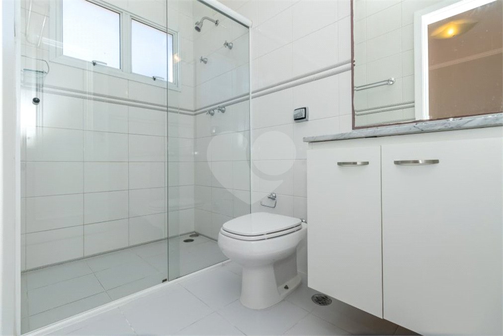 Casa à venda com 4 quartos, sendo 2 suítes, no condomínio Stephanie, São Paulo - SP