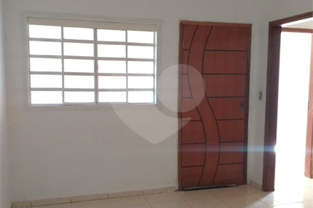 Casa térrea para venda, na cidade de Araraquara/SP.