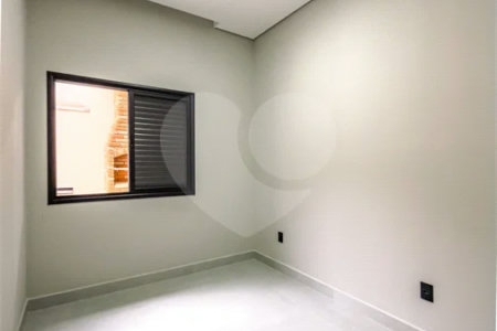Indaiatuba - Jardim Bom sucesso - Área total: 150m² - Área construída: 115m² - 3 dormitórios sendo 1 suíte com armário planejado;Sala para dois ambientes; Banheiros com box gabinetes e espelhos; Área gourmet com churrasqueira a carvão e móveis planejados; Lavanderia coberta; Ar condicionado na sala
