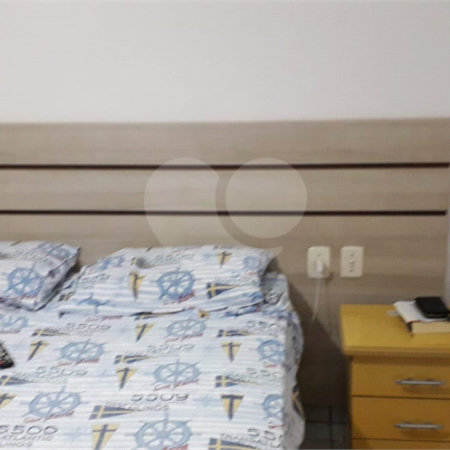 Casa térrea com 3 dormitórios, sendo 1 suíte.