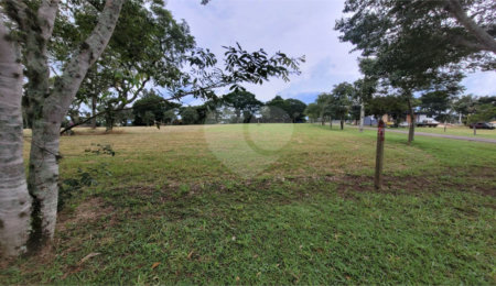 Terreno à venda no condomínio Vila Pinhal do Broa, Itirapina - SP
