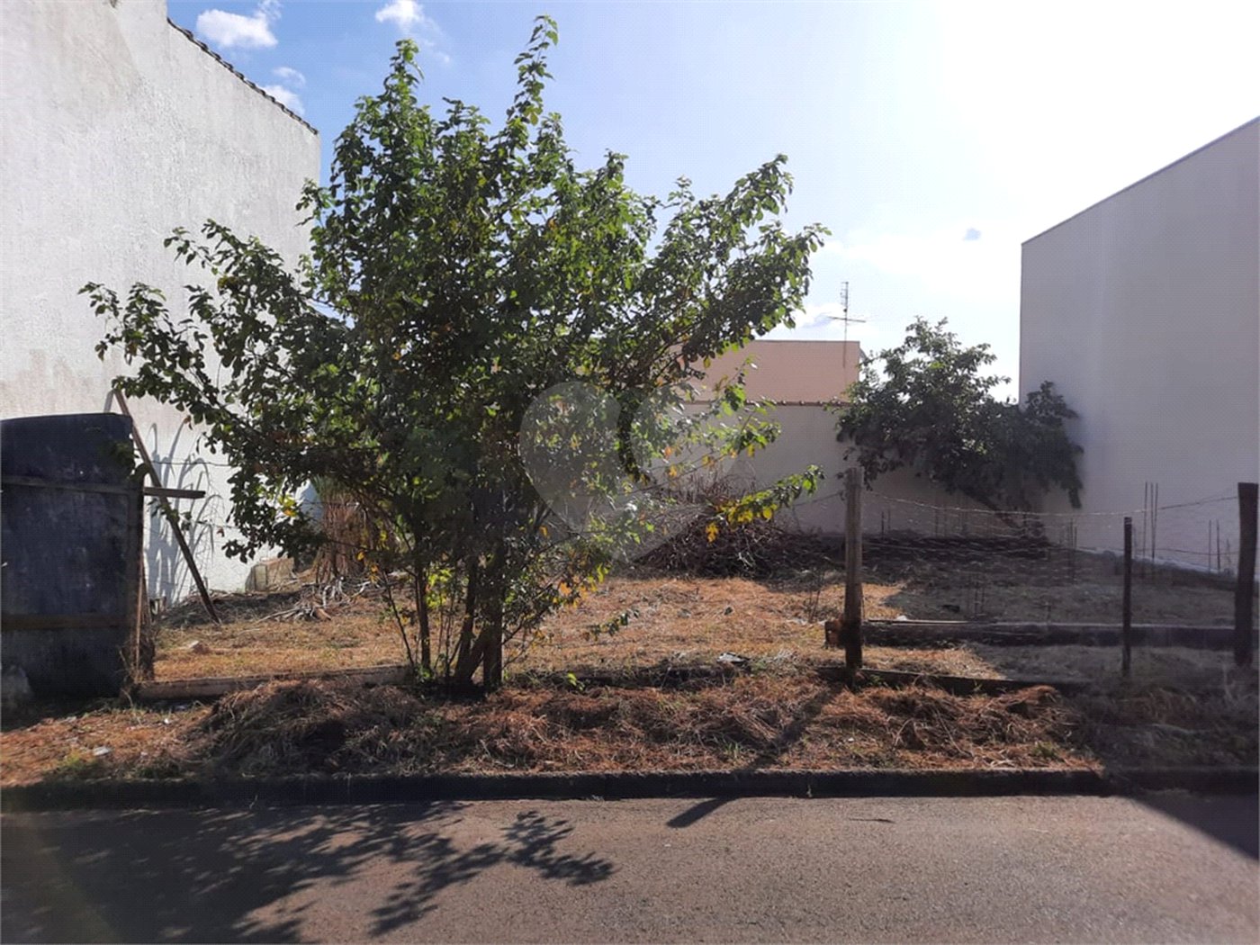 Terreno com 125 m² .