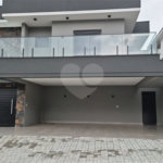 Casa com 3 suítes, piscina e área gourmet em terreno de 360m²