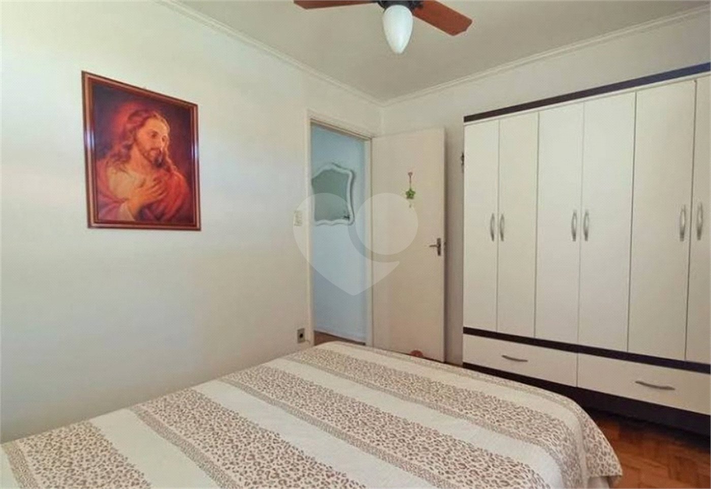 Sobrado à venda 241m² na Vila Mariana 04 dormitórios, 01 suíte e 03 vagas.