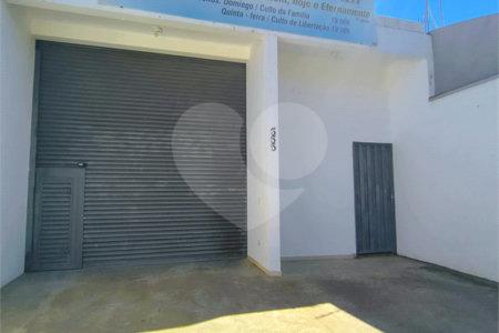Imóvel disponível para venda com excelente localização e grande potencia, tambèm gerando uma renda passiva todos meses com contrato de aluguel ativo. Salão Comercial Perfeito para quem busca conforto, praticidade e um ótimo investimento