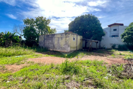 Terreno à Venda no Jardim Tangará